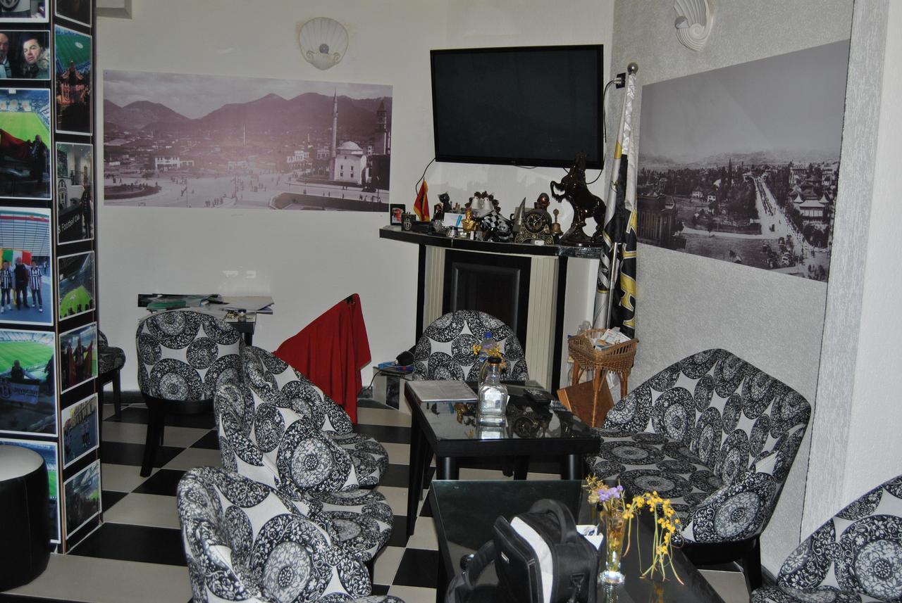 Hotel Republika Tirana Buitenkant foto