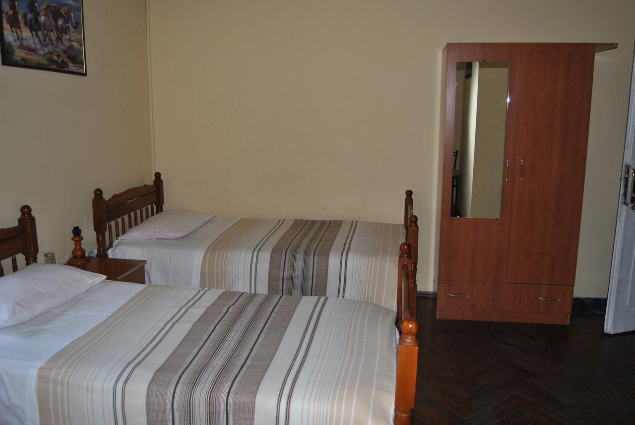 Hotel Republika Tirana Buitenkant foto
