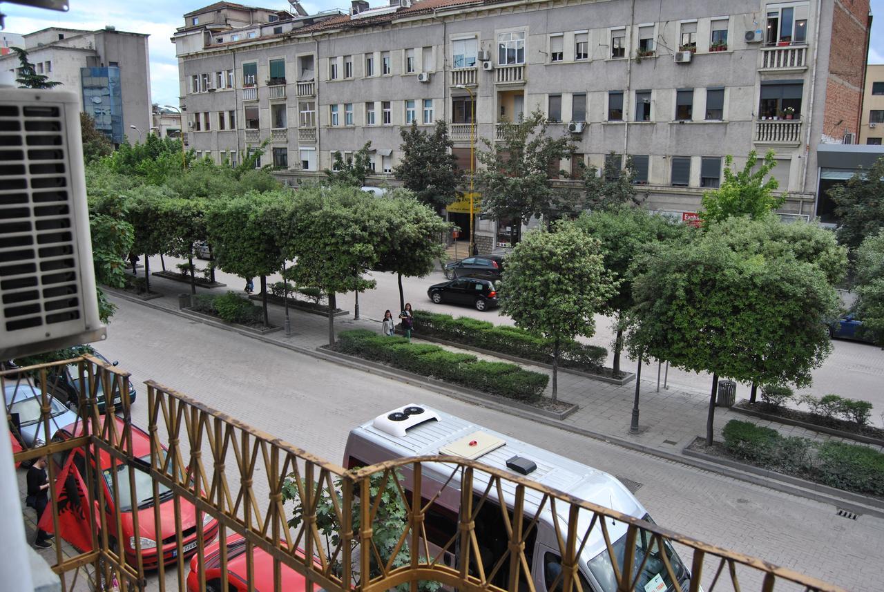 Hotel Republika Tirana Buitenkant foto