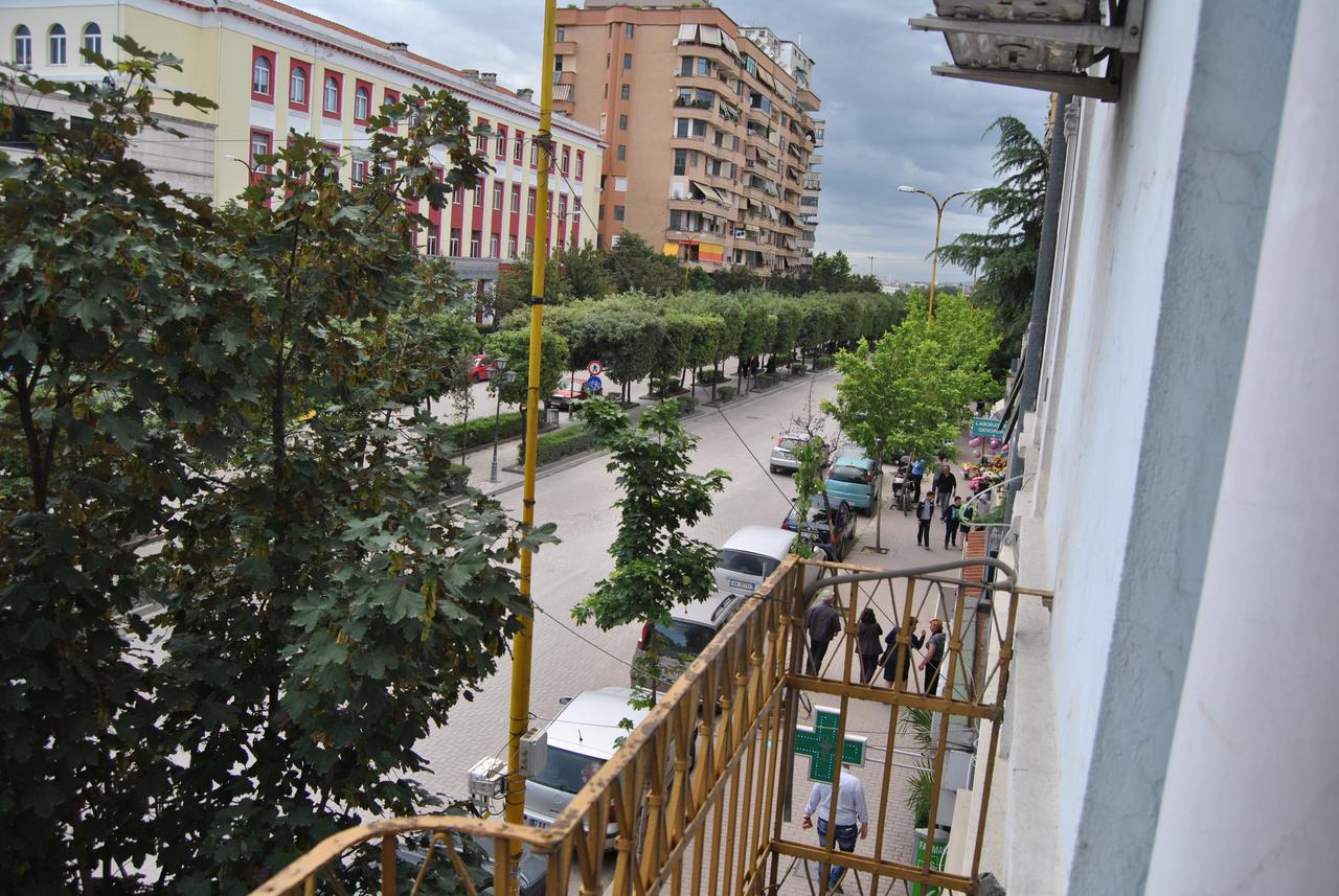Hotel Republika Tirana Buitenkant foto