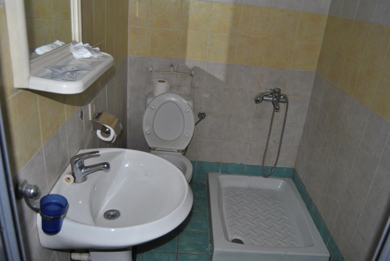 Hotel Republika Tirana Buitenkant foto