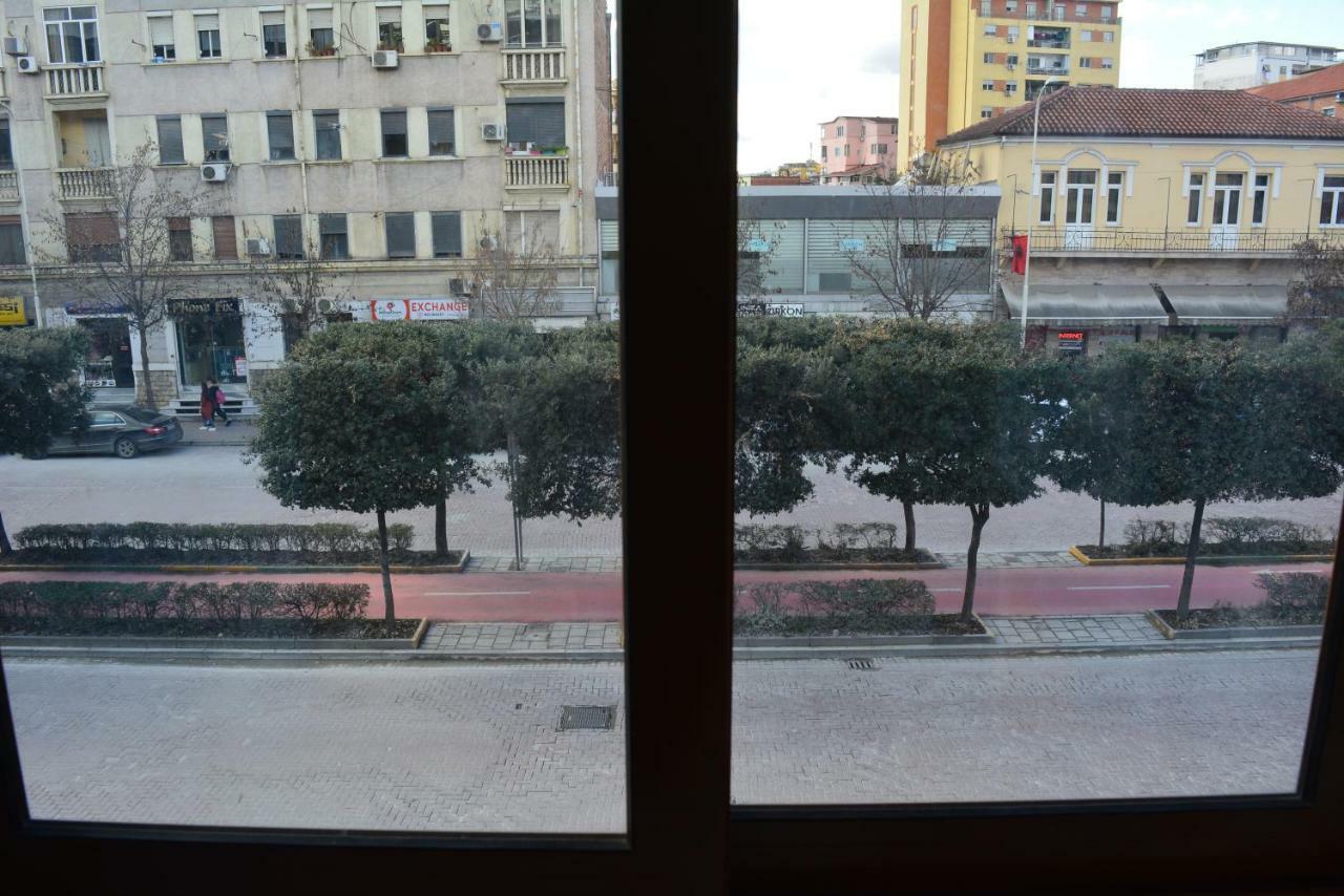 Hotel Republika Tirana Buitenkant foto