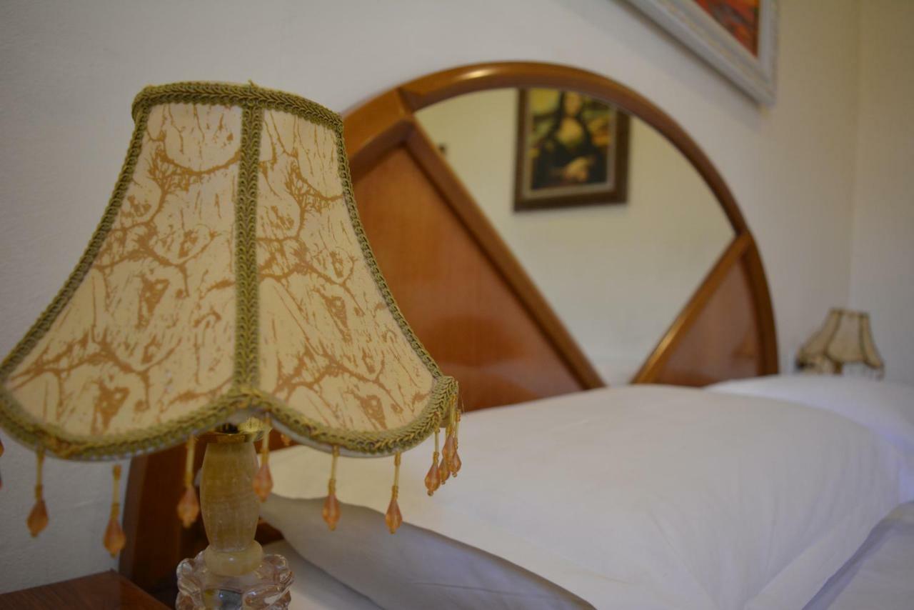 Hotel Republika Tirana Buitenkant foto
