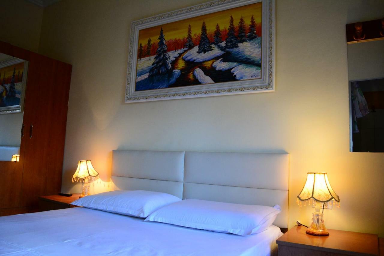 Hotel Republika Tirana Buitenkant foto