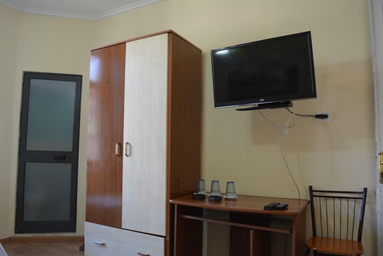 Hotel Republika Tirana Buitenkant foto